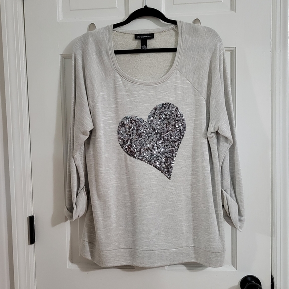 INC top with rhinestone heart size 1x - Picture 1 of 3